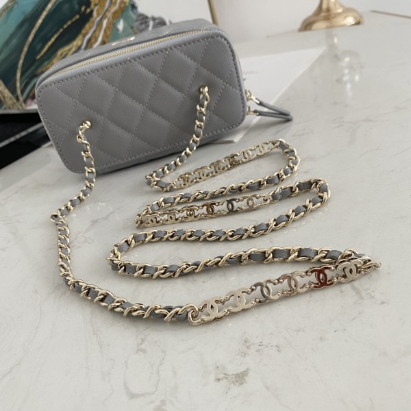  Handbag  Chanel  81187 size  16  9.5  8  cm