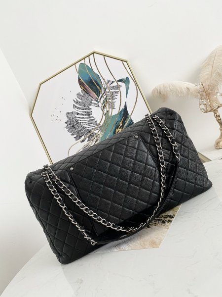  Handbag   Chanel 94305  size  46*14*26  cm