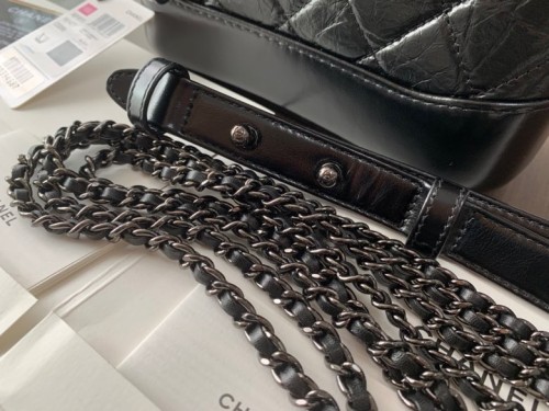  Handbag  Chanel  size  28 cm