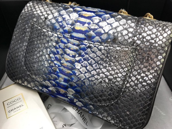  Handbag Chanel  size 24.5cm*15.5cm*8.5 cm.