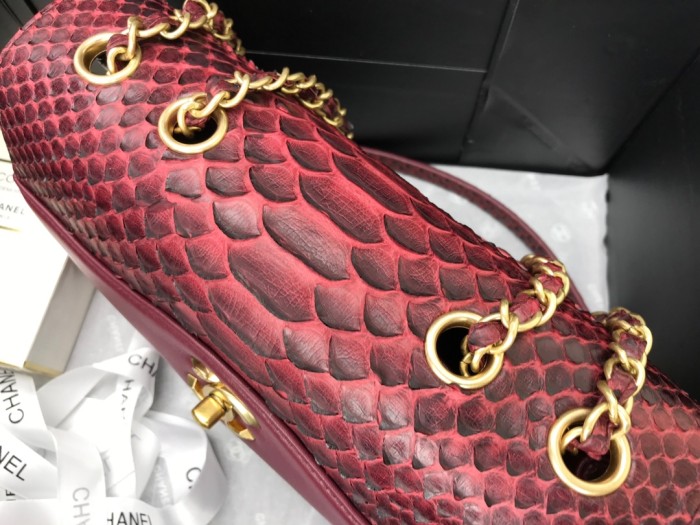 Handbag  Chanel  size  24.5cm*15.5cm*8.5 cm