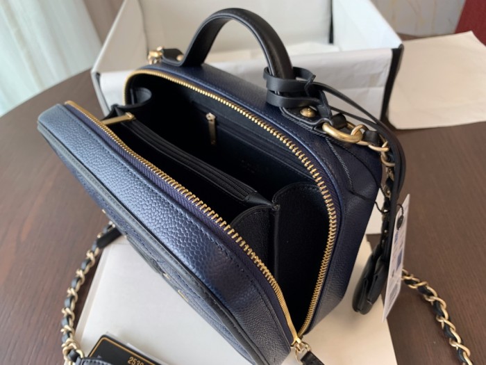  Handbag  Chanel  size  21 cm