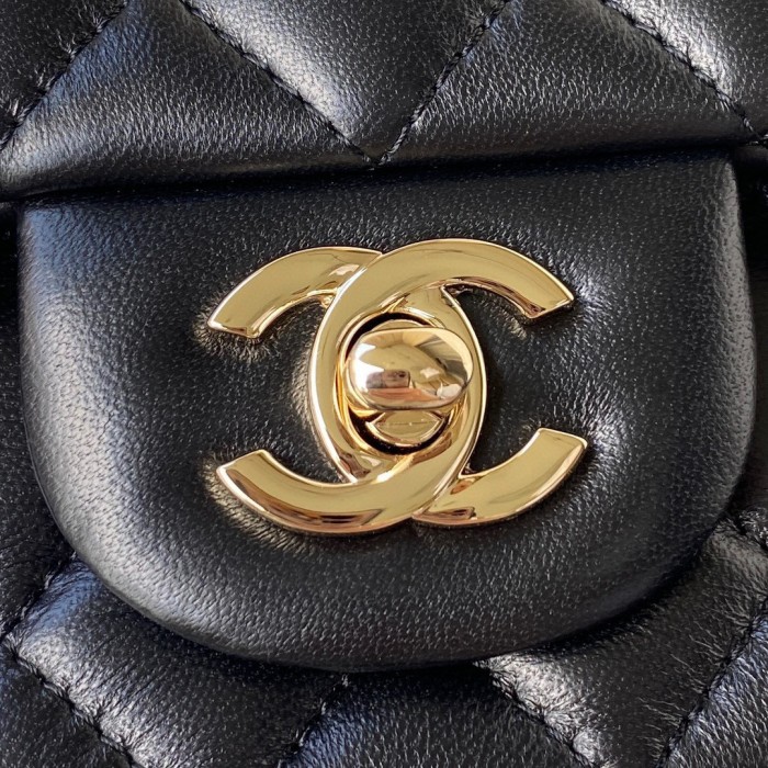  Handbag  Chanel AS2431  size 20x12x6 cm