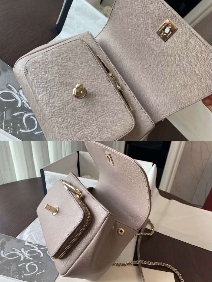  Handbag  Chanel  A93067 size 20 cm