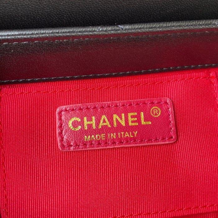 Handbag Chanel AS2633  size 15×19×7.5 cm