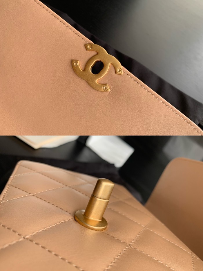  Handbag  Chanel  size  22 cm