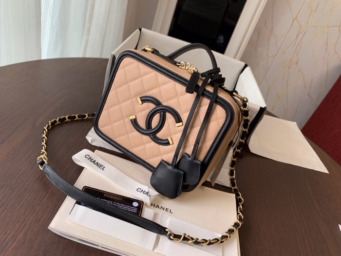  Handbag  Chanel  size 21 cm
