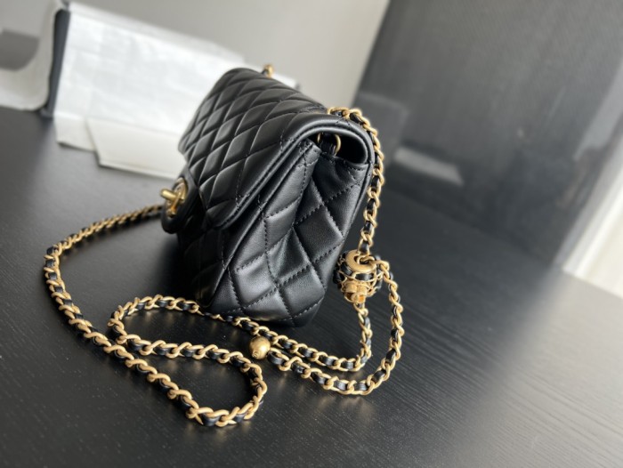  Handbag Chanel  size  18 cm