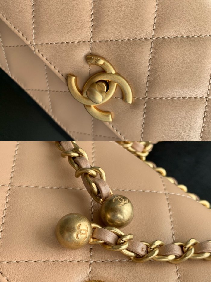  Handbag  Chanel  size  22 cm