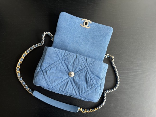  Handbag Chanel  size  26 cm