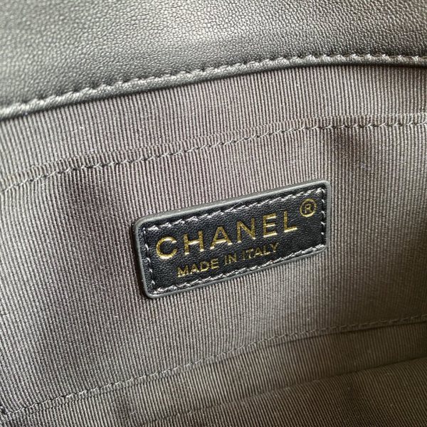  Handbag  Chanel AS2382 size  13X18.5X7.5 cm