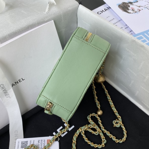 Handbag Chanel  AS2463  size  14x10x5.5 cm