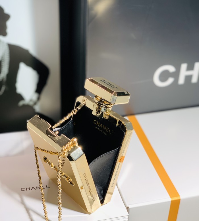 Handbag  Chanel size 16*9*3.5* Cm