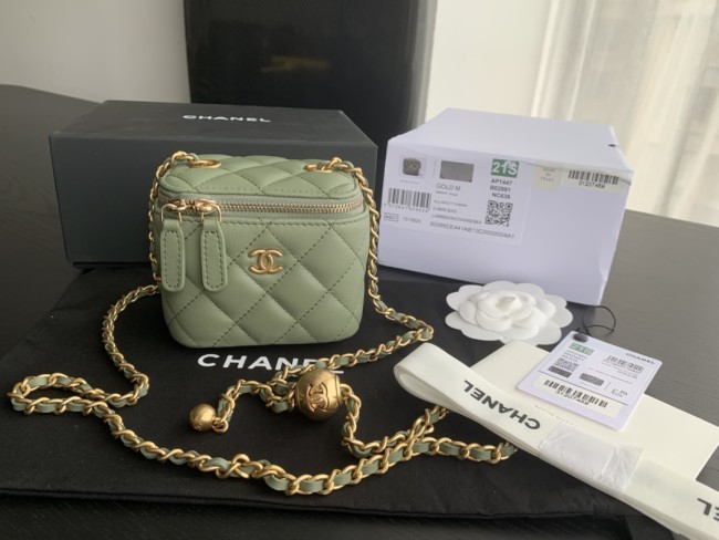  Handbag  Chanel  size  8.5cmx11cmx7 cm