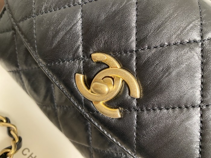 Handbag Chanel 2477  size  13cmx20cmx8 cm