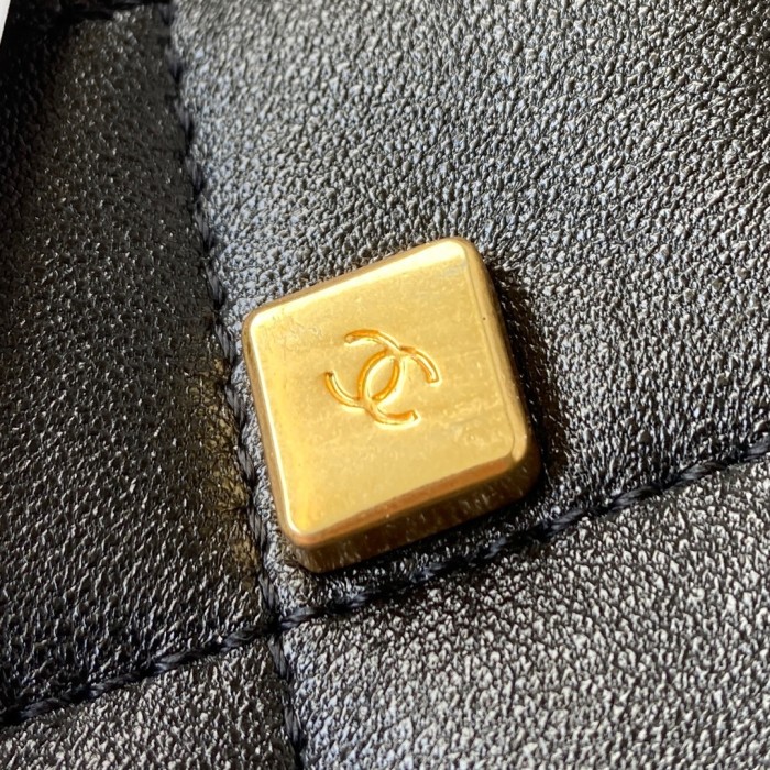 Handbag Chanel AS2633  size 15×19×7.5 cm