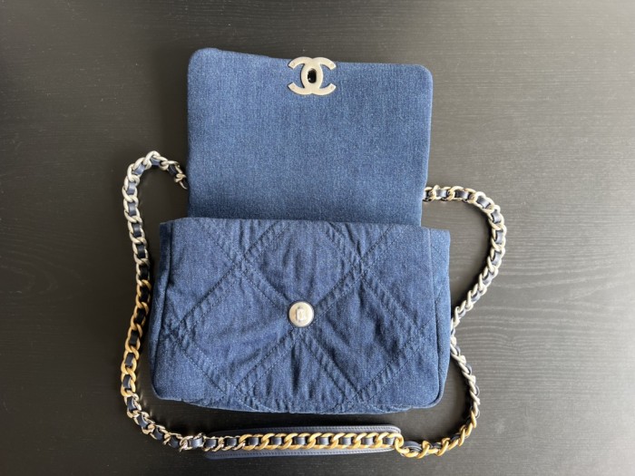  Handbag Chanel  size  26 cm