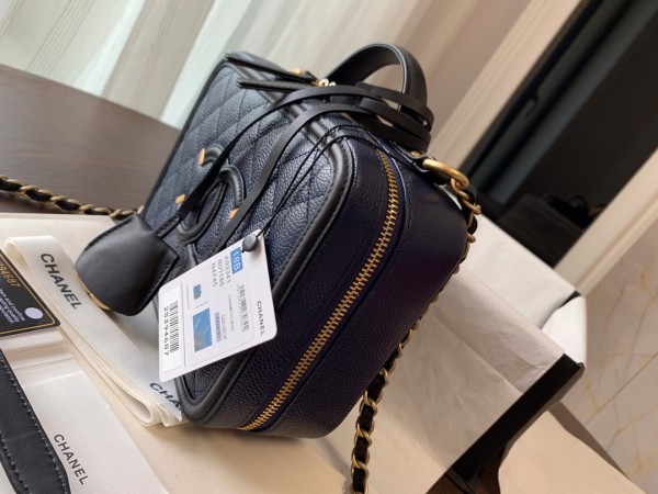  Handbag  Chanel  size  21 cm