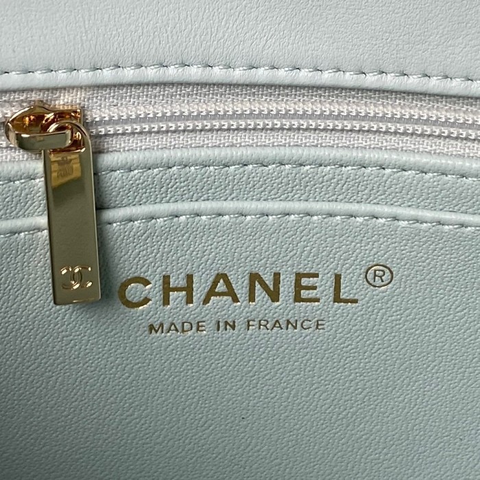  Handbag  Chanel AS2431  size 20x12x6 cm