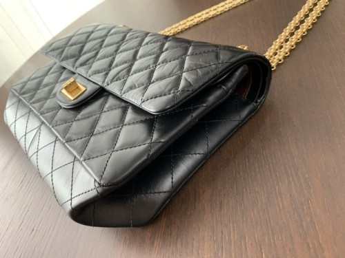 Handbag   Chanel  size  28 cm