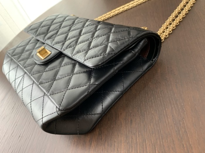 Handbag   Chanel  size  28 cm