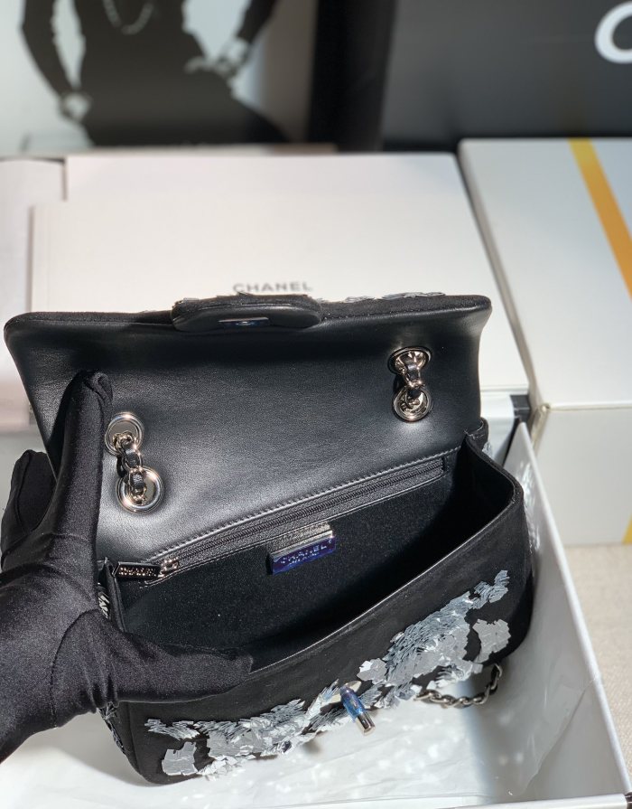  Handbag  Chanel size   20 cm