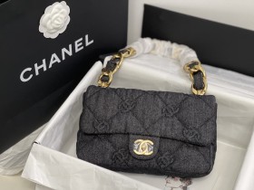  Handbag Chanel   size  24×17×7 cm