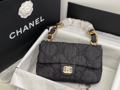  Handbag Chanel   size  24×17×7 cm