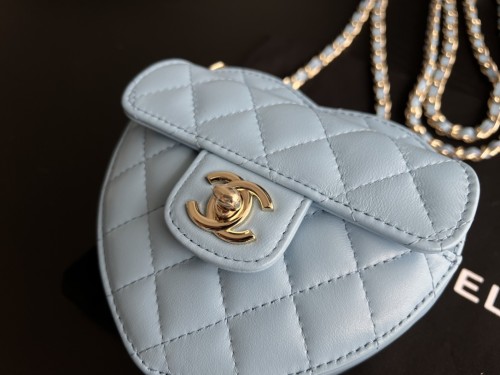 Handbag  Chanel  size  13cmx12cmx5 cm 