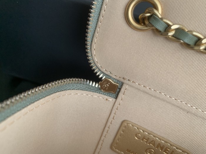  Handbag  Chanel  size  8.5cmx11cmx7 cm