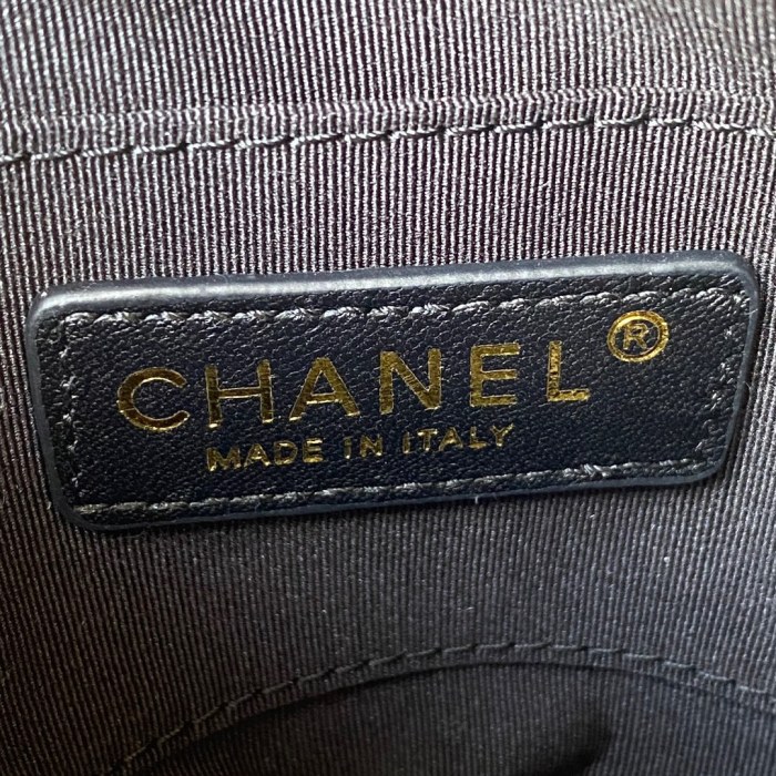  Handbag  Chanel AS2857 size  16x12x6 cm 