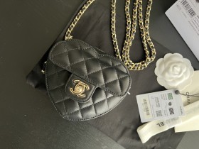  Handbag  Chanel  size  13cmx12cmx5 cm