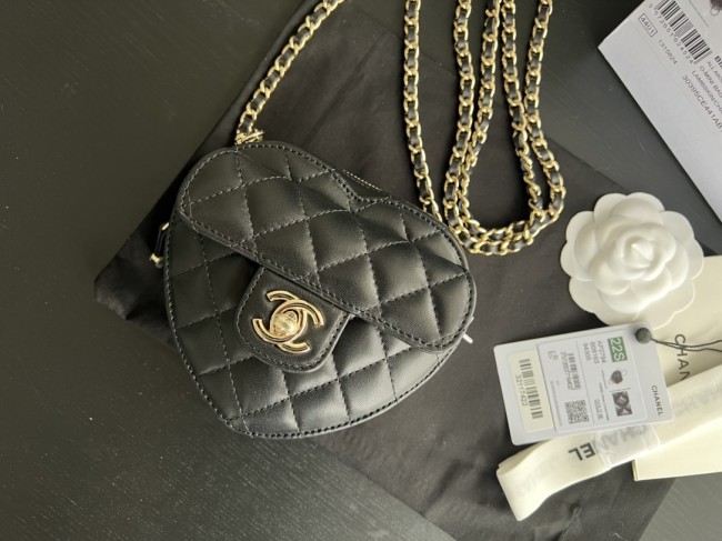  Handbag  Chanel  size  13cmx12cmx5 cm