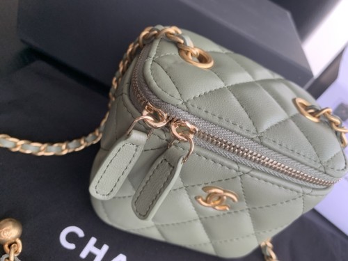  Handbag  Chanel  size  8.5cmx11cmx7 cm