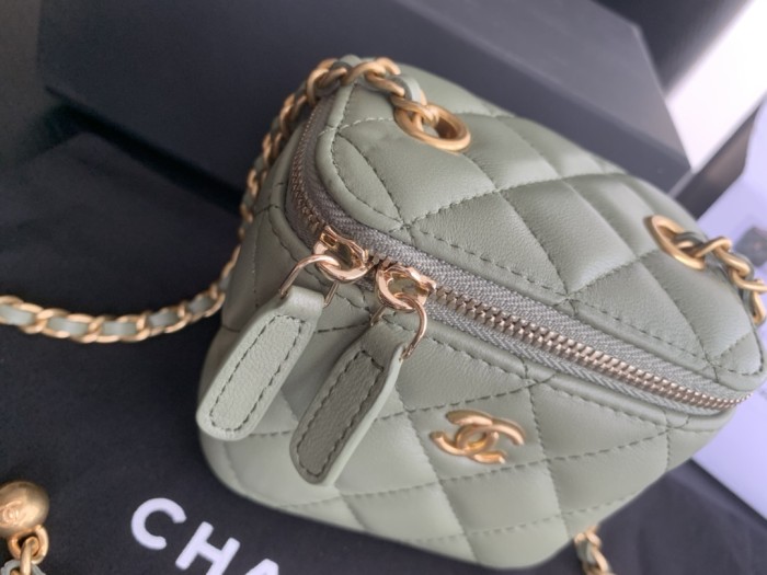  Handbag  Chanel  size  8.5cmx11cmx7 cm
