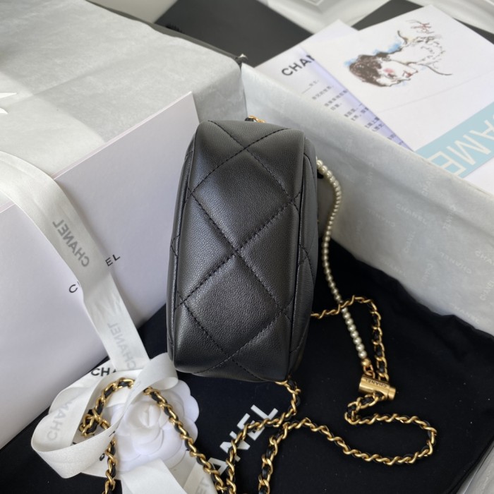  Handbag  Chanel AS2857 size  16x12x6 cm 