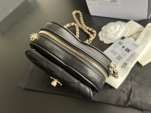  Handbag  Chanel  size  13cmx12cmx5 cm