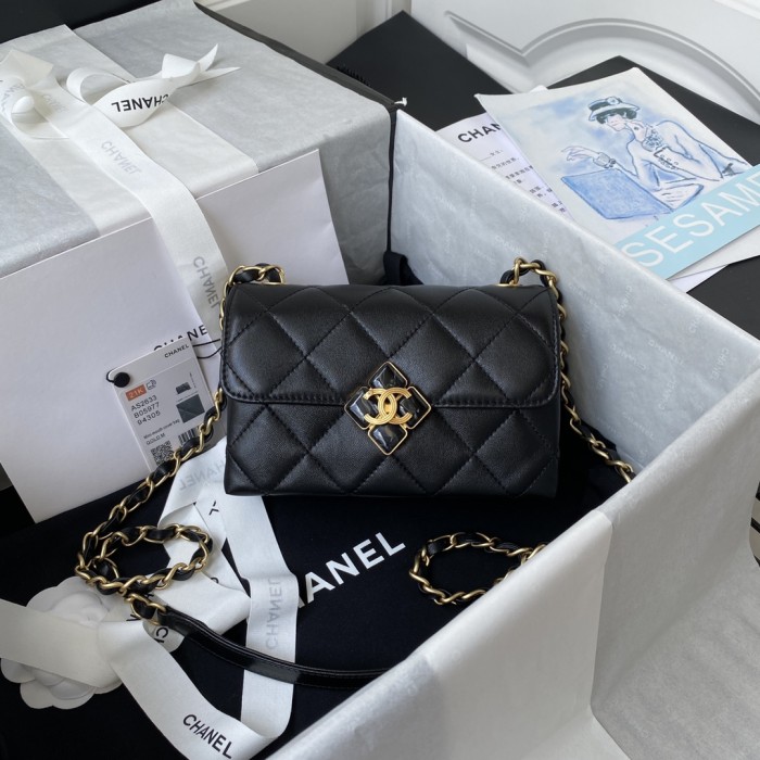 Handbag Chanel AS2633  size 15×19×7.5 cm
