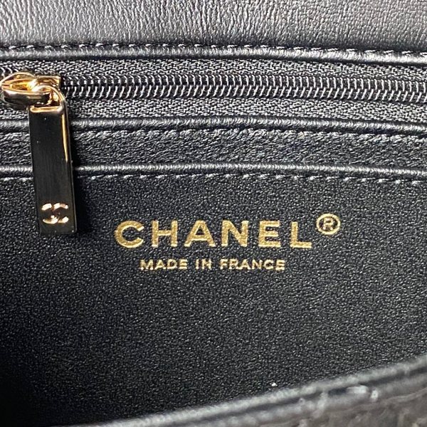  Handbag  Chanel AS2431  size 20x12x6 cm
