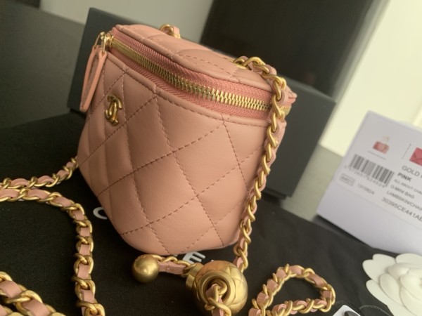 Handbag  Chanel  size 8.5cmx11cmx7 cm