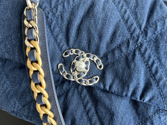  Handbag Chanel  size  26 cm