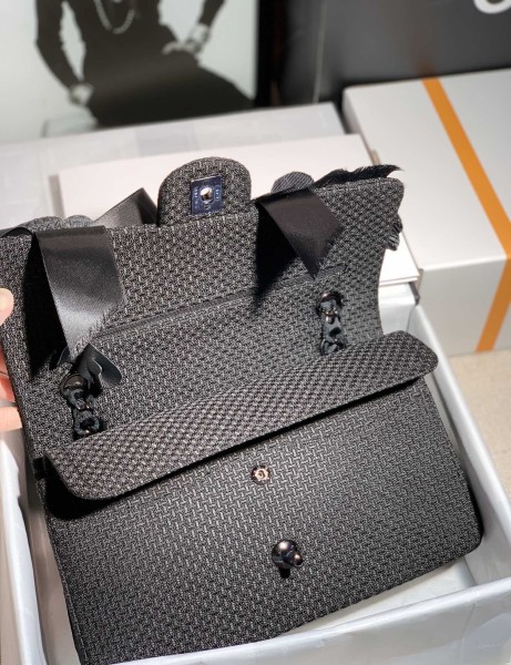  Handbag  Chanel  size 25*7*16 cm