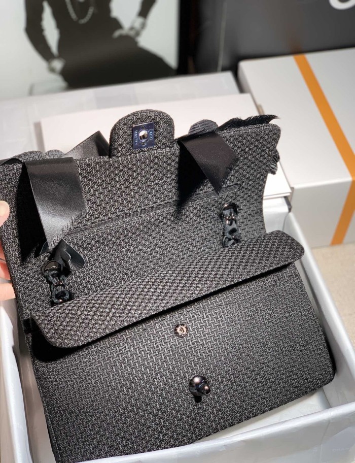  Handbag  Chanel  size 25*7*16 cm