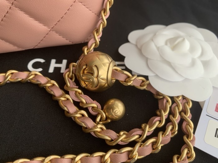 Handbag  Chanel  size 8.5cmx11cmx7 cm