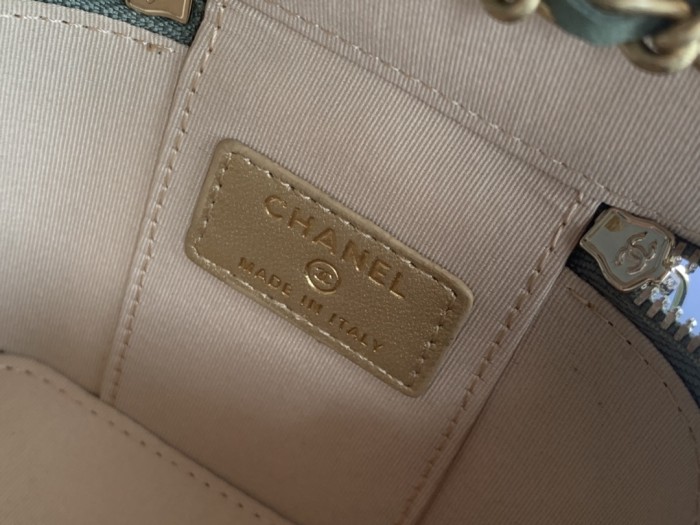  Handbag  Chanel  size  8.5cmx11cmx7 cm