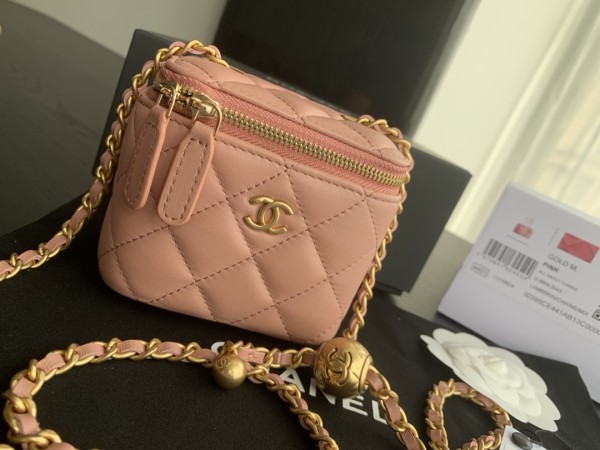 Handbag  Chanel  size 8.5cmx11cmx7 cm