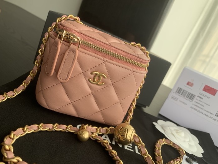 Handbag  Chanel  size 8.5cmx11cmx7 cm