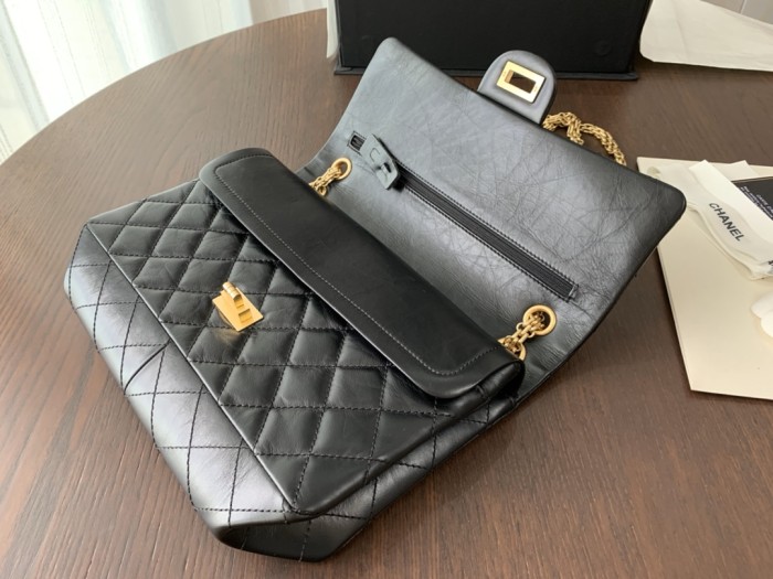 Handbag   Chanel  size  28 cm