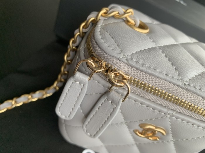  Handbag  Chanel  size  8.5cmx11cmx7 cm