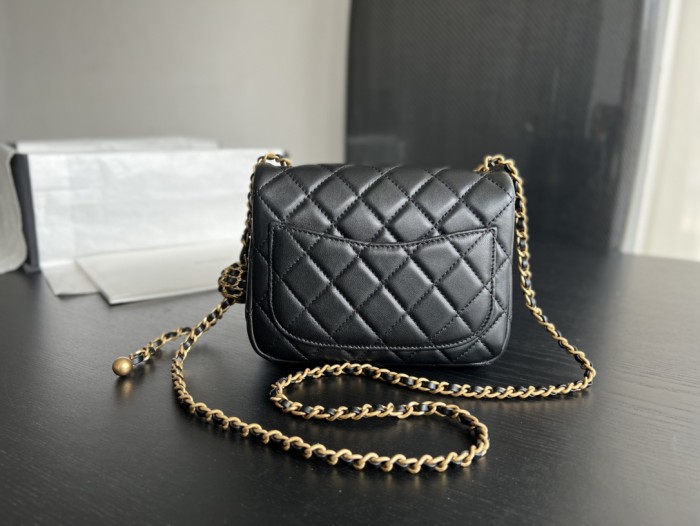  Handbag Chanel  size  18 cm
